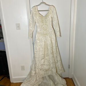 Vintage petite wedding dress